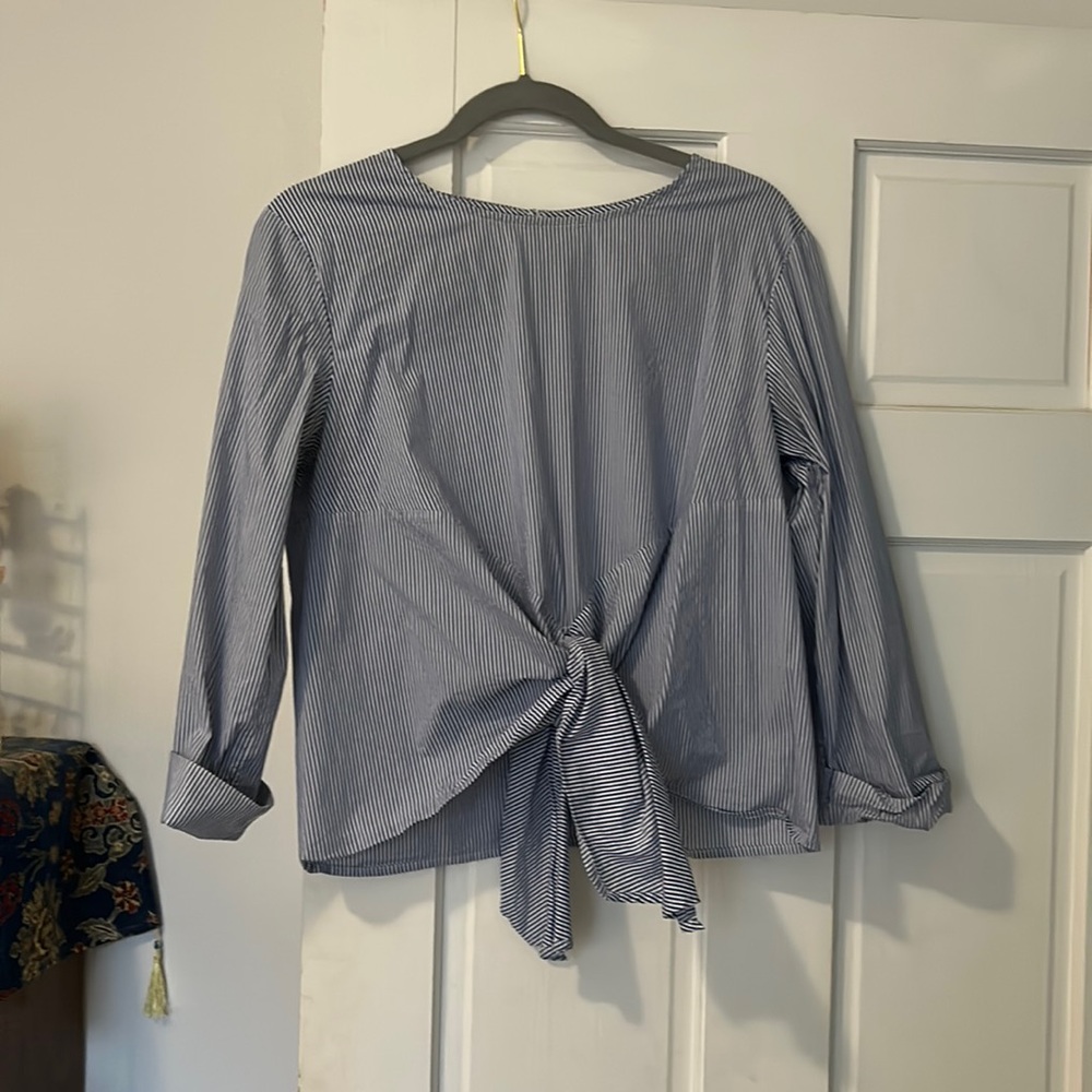 Like new blue striped shirt